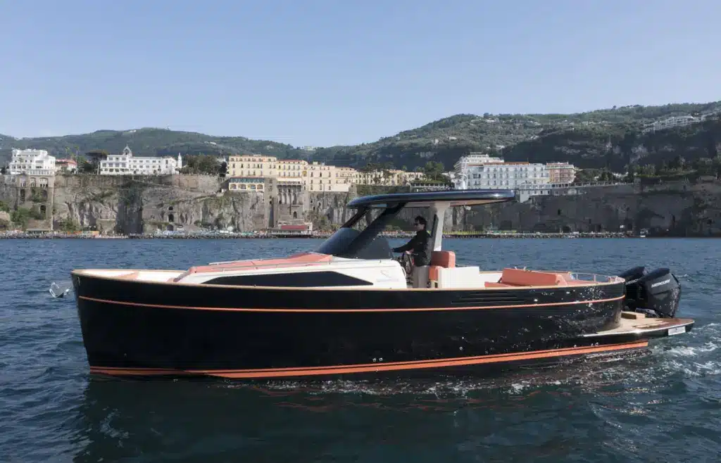 Gozzo 35 di Apreamare: un Elegante Connubio tra Tradizione ed Innovazione