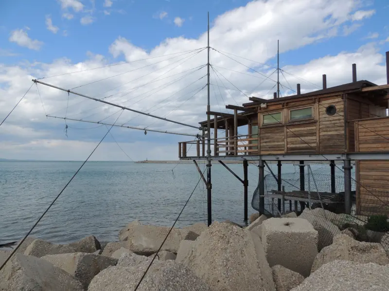 Un viaggio alla scoperta di uno dei tratti di costa più belli del nostro Paese: la costa dei Trabocchi dove storia, culta e magia si fondono, rendendo il posto perfetto per un week-end di relax