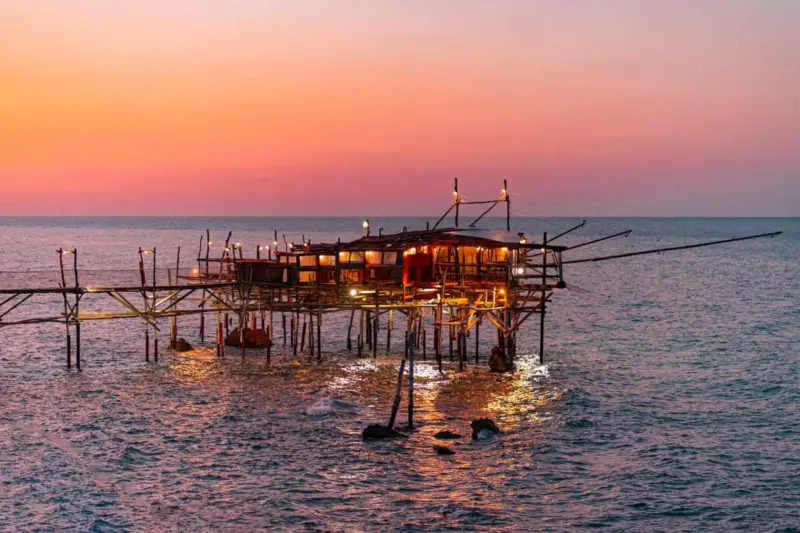 Soggiorno in Abruzzo, un itinerario alla scoperta dei Trabocchi, l'antica insenatura sulla costa