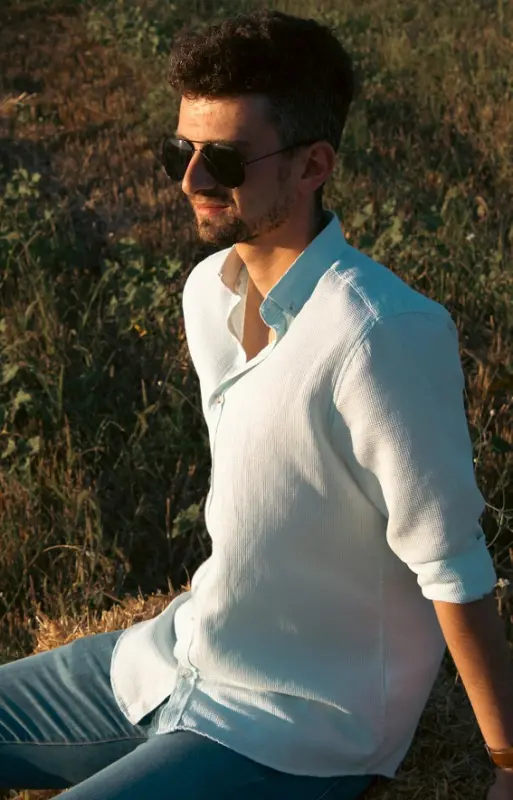 Camicia bianca e jeans