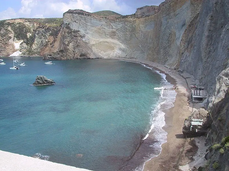 Chiaia di Luna Ponza L'Italia e il mare: alla scoperta delle spiagge italiane più belle