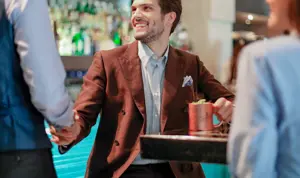 Eleganza Estiva: La Guida Definitiva all’Abito da Uomo per Cerimonie Estive
