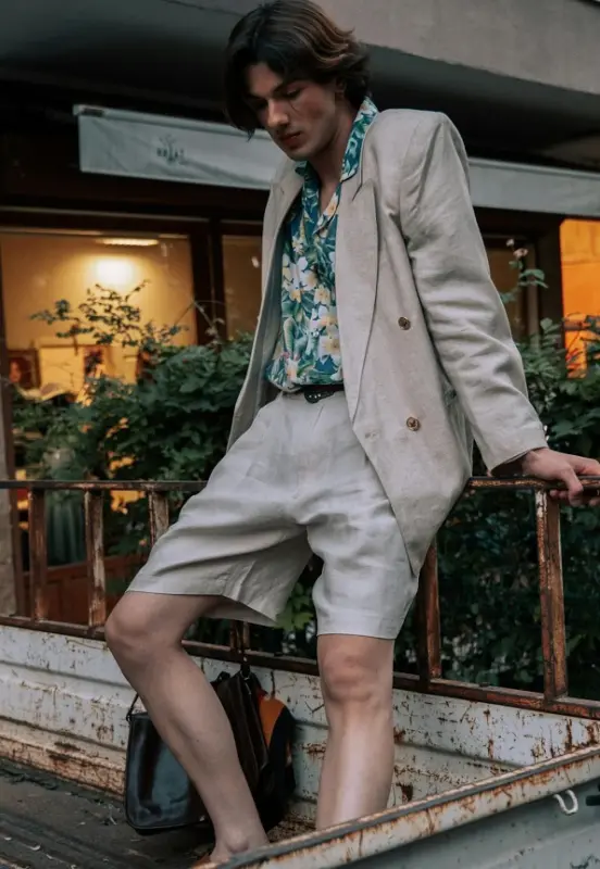 Giacca di lino da uomo: la scelta ad hoc per accogliere con stile la stagione estiva