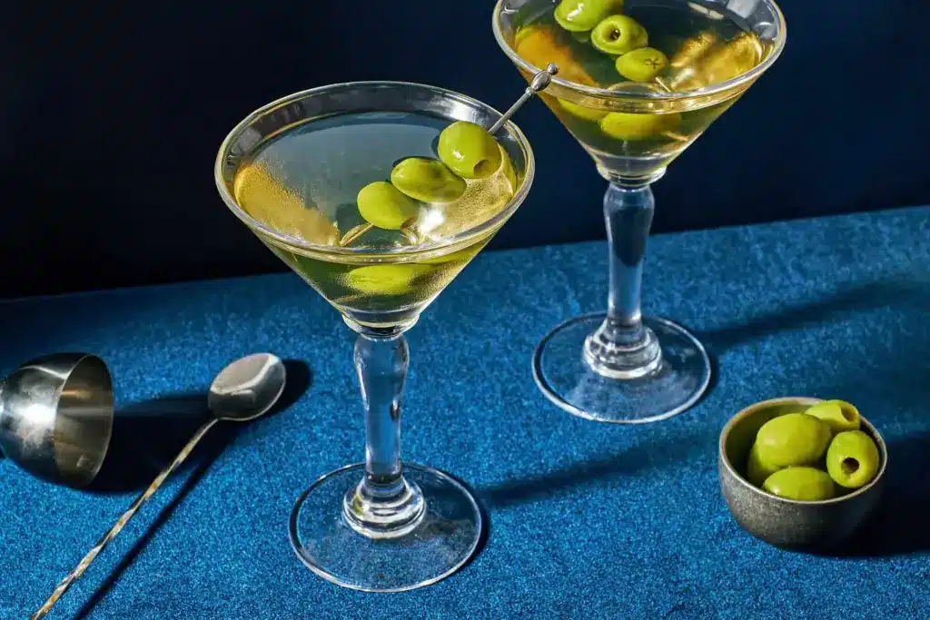 Il Perfetto Dirty Martini: Un Cocktail di Classe e Storia