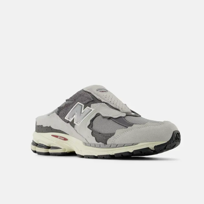 New Balance 2002N: La Perfetta Fusione tra Stile e Funzionalità nelle Sneakers a Pantofola