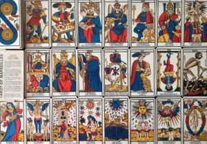 25 Maggio, Giornata Mondiale dei Tarocchi: Un Viaggio attraverso Radici e Tradizioni dei Mazzi più Famosi d’Italia