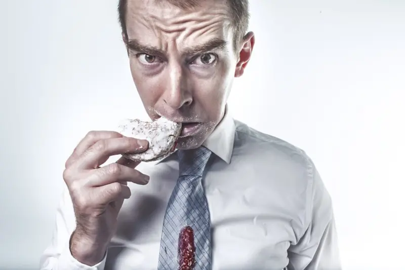 Mantenersi in forma nonostante l'incessante scorrere del tempo è possibile, occorre seguire delle indicazioni ben precise, con uno stile di vita sano e una dieta equilibrata