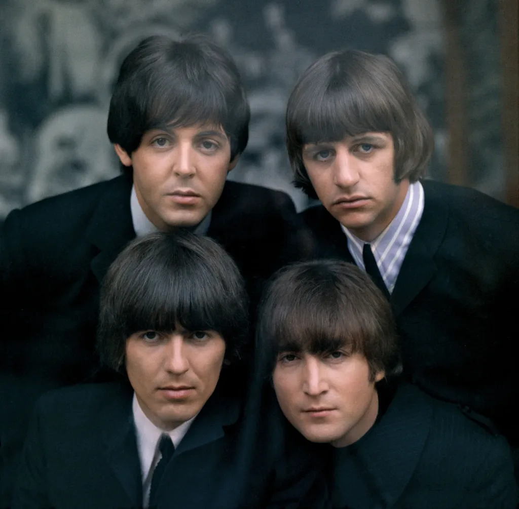 Due Leggende a Confronto: L'Influenza dei Beatles sugli Oasis e il Lascito del Britpop