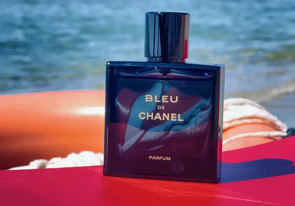 BLEU de CHANEL Parfum: l'Essenza di un Uomo Libero e Seducente, anche in estate...