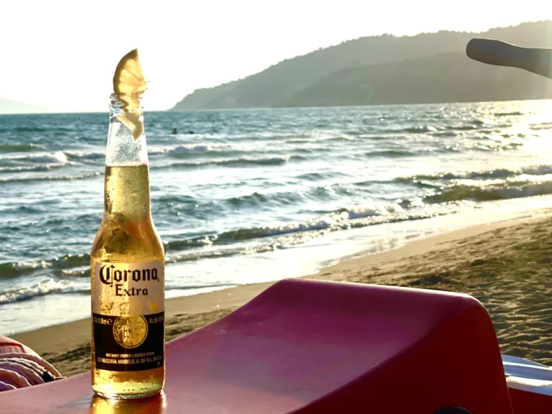 Qual’e la storia della scorza di limone nella Birra Corona