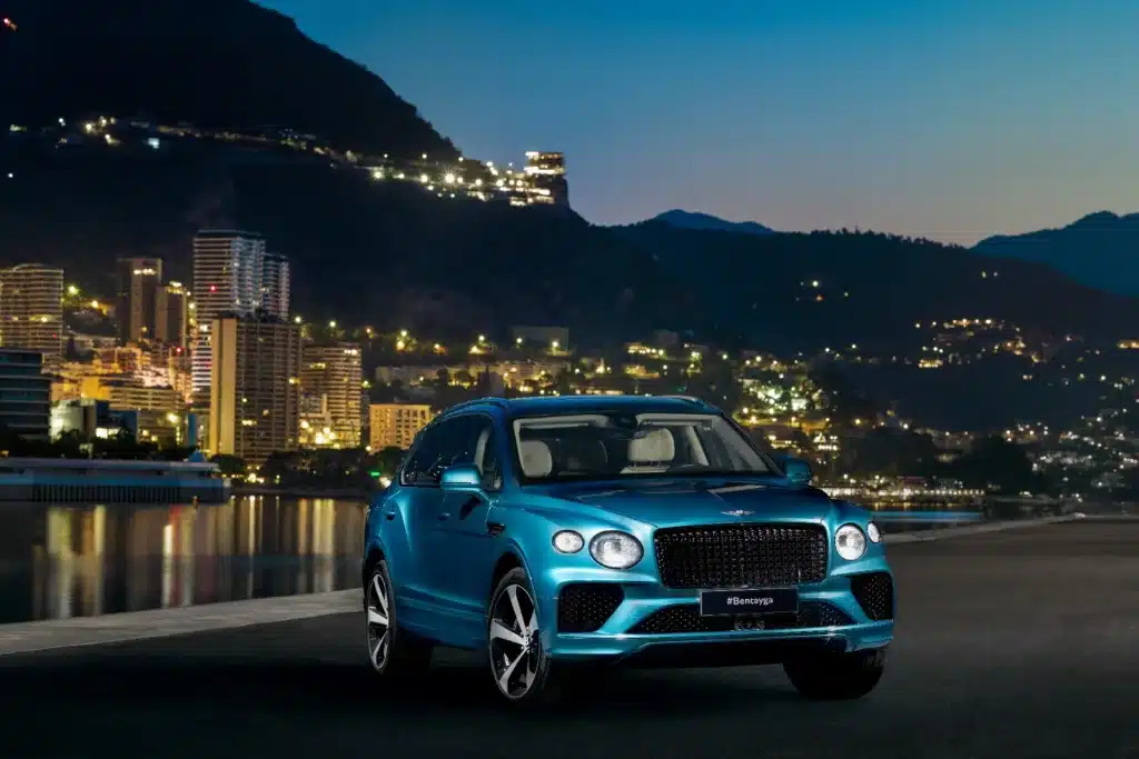 Bentley Bentayga EWB Azure Riviera Collection: Un Capolavoro di Lusso e Design