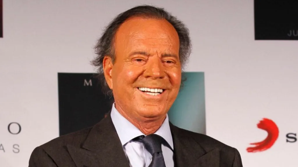 Oggi, 23 settembre 2024, Julio Iglesias celebra il suo 81° compleanno. Una vita ricca di esperienze, successi e sfide che hanno plasmato non solo l'artista che il mondo conosce, ma soprattutto l'uomo dietro il mito