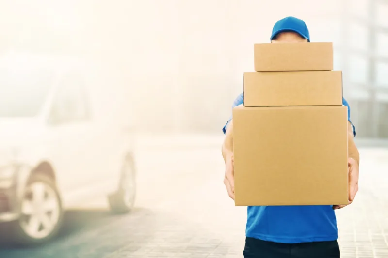 Nel mondo moderno delle spedizioni, la scelta dei materiali di imballaggio gioca un ruolo fondamentale. Ecco alcuni consigli per scegliere i packaging più adatti.