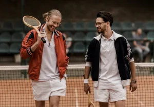 Dress Code nei Circoli di Tennis Esclusivi: Guida per l'Uomo Elegante