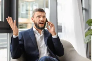 Si stima che in media, noi italiani sul cellulare, riceviamo almeno 3 telefonate indesiderate da parte di aziende specializzate nel telemarketing