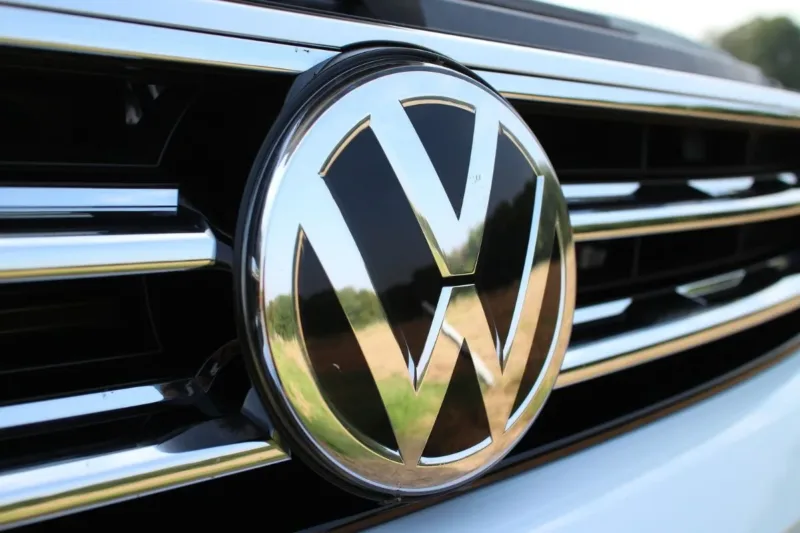 Volkswagen chiude tre stabilimenti: crisi nel settore auto