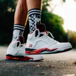 Dai design sempre nuovi, originali e coloratissimi, le sneakers alte sanno venire incontro ai gusti ed alle esigenze di tutti, nonché alla voglia di cambiare stile quando preferiamo