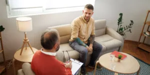 Perché noi uomini evitiamo la terapia? Un'analisi approfondita delle barriere psicologiche maschili