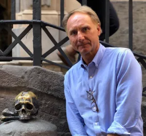 Alla fine è arrivato l'annuncio: si chiama The Secret of Secrets il nuovo romanzo di Dan Brown, l'autore del best seller Il Codice Da Vinci; uscirà in tutto il mondo il 9 settembre 2025