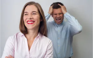 Guida del Gentleman per Sopravvivere ad una Donna Narcisista: Consigli Semi-Seri per Uomini Disperati