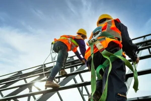 La sicurezza sul lavoro fa un importante passo avanti con l'introduzione della nuova norma UNI ISO 45004:2024. Il professionista moderno si trova oggi di fronte a uno strumento prezioso che promette di rivoluzionare il modo in cui le aziende gestiscono la salute e la sicurezza dei propri dipendenti.