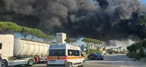Scoppia la Chimpex, Una Fabbrica di Solventi Chimici nel Napoletano: Si Teme Disastro Ambientale