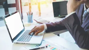 Come Organizzare la Giornata di Lavoro in Smart Working? Ecco i Consigli di MondoUomo.it per Uomini d'Affari.