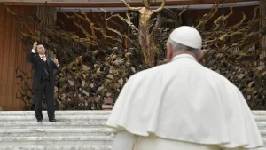 La musica ha sempre avuto un ruolo centrale nella liturgia della Chiesa Cattolica, ed è stata un veicolo fondamentale per trasmettere i messaggi spirituali di Papa Francesco scomparso all'età di 88 anni oggi, 21 aprile 2025