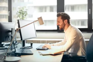 Tintura Per la Barba: la Soluzione ad-hoc per coprire i Segni del Tempo e Rinfrescare il Proprio Look.