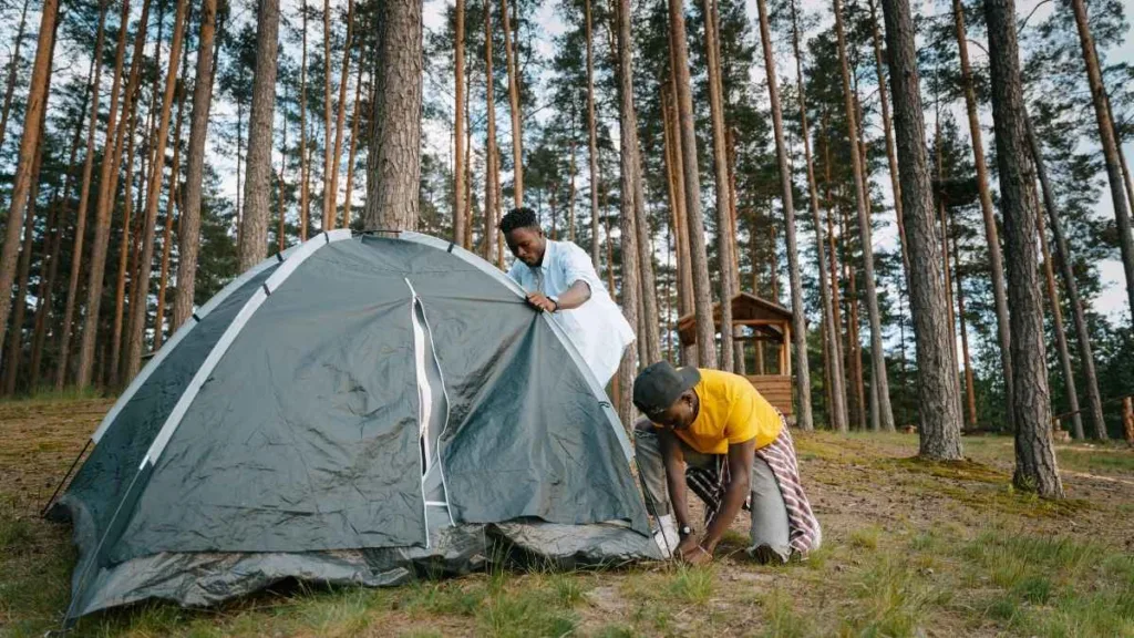 Weekend in tenda_ come organizzare un camping di primavera in stile uomo