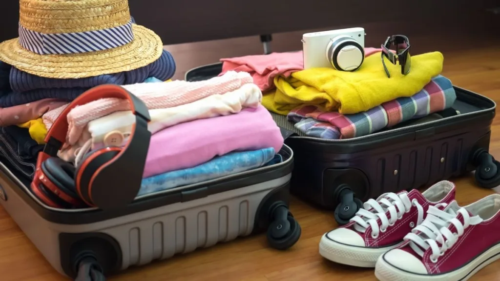 Cosa Mettere In Una Valigia Per Un Viaggio Di Lavoro? Ecco I Must Have Secondo MondoUomo.it.