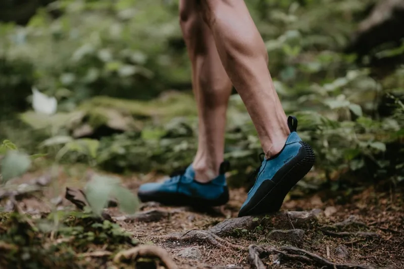 Cosa sono le scarpe barefoot? Vantaggi, modelli e come scegliere le migliori per un uomo