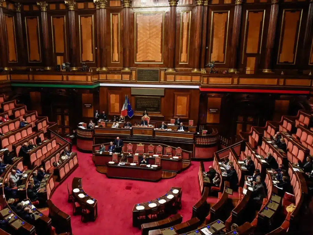 Il Decreto PA, convertito oggi in legge dal Senato con 99 voti favorevoli, 70 contrari e 2 astensioni