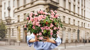 L'11 Maggio è Anche L'Azalea della Ricerca Nelle Piazze Italiane
