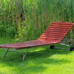 Il lettino da giardino: comfort e stile all’aria aperta
