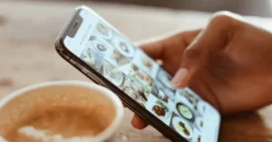 Utilizzare gli smartphone sembra che sia diventato più difficile. E la colpa potrebbe essere interamente di Instagram.