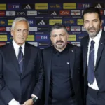L’era di Gennaro Gattuso alla guida della Nazionale italiana è ufficialmente iniziata; la presentazione di ieri al Parco dei Principi ha offerto spunti chiari su cosa aspettarsi dalla sua gestione: una squadra che dovrà ritrovare identità, spirito di gruppo e, soprattutto, risultati.
