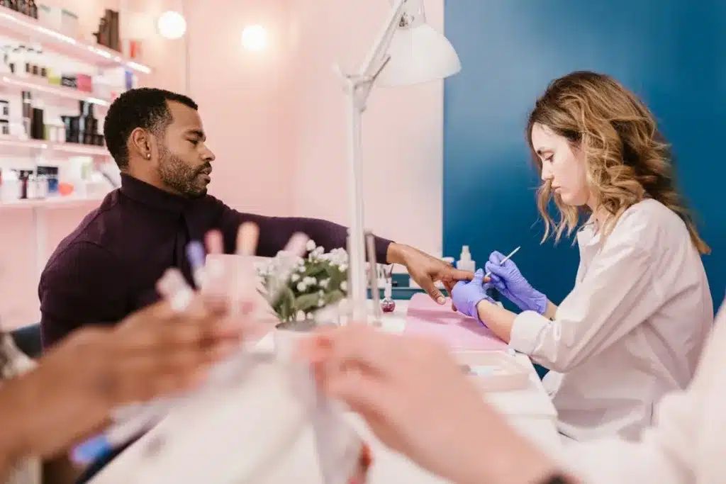 Manicure per uomo: quella parte integrante della propria routine che fa la differenza