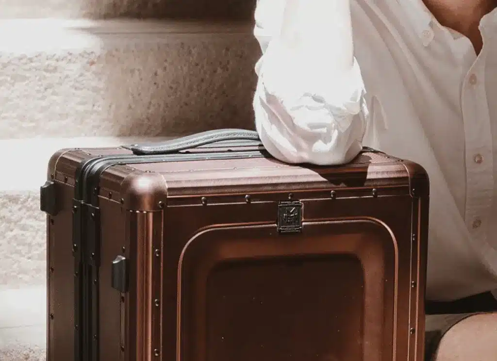 Maison Philippe Montagne: A Pitti Uomo 108 l'Art Déco Incontrerà il Lusso in Viaggio.