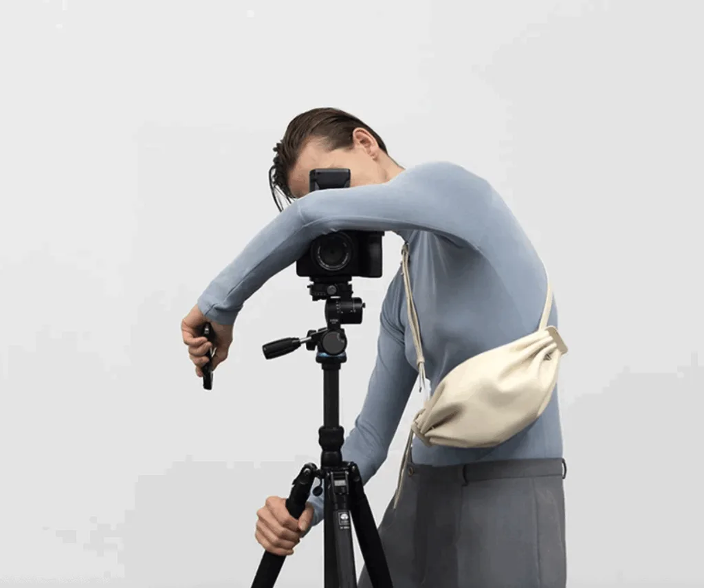 Bonastre: Quando l'Architettura Diventa Pelletteria