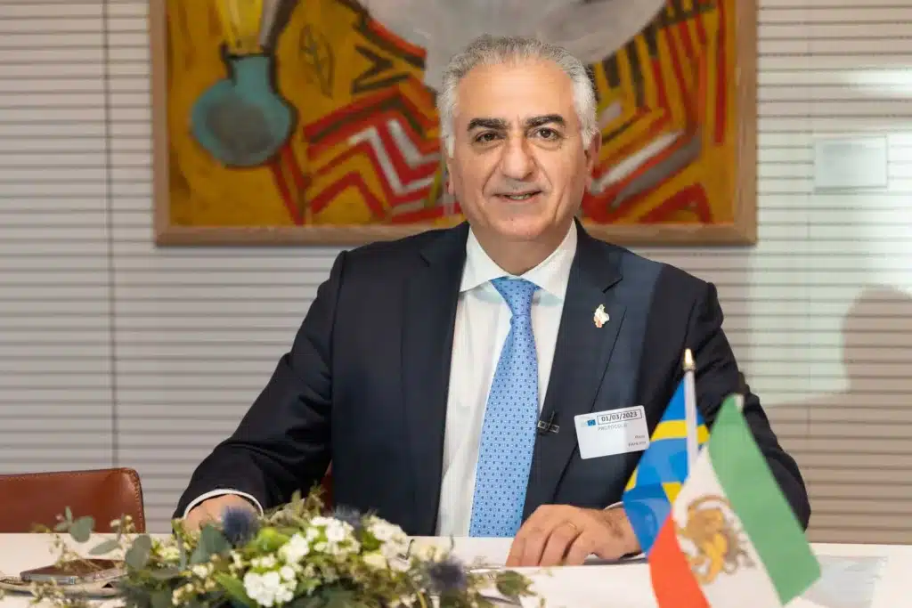 Tra Guerra e Transizione: Reza Pahlavi, l’Erede dello Scià e il Futuro dell’Iran nella Crisi con Israele