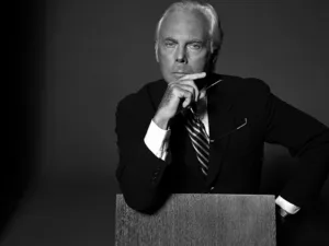 Milano, stazione culturale della moda mondiale, si prepara a celebrare un traguardo storico: il 50° anniversario del celebre marchio Armani