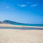 Sardegna 2025: La Guida Definitiva ai Migliori Campeggi per l'Uomo Moderno