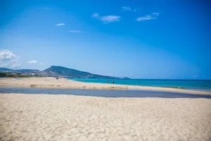 Sardegna 2025: La Guida Definitiva ai Migliori Campeggi per l'Uomo Moderno