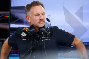 Christian Horner è stato licenziato dalla Red Bull Racing dopo oltre 20 anni come team principal; la notizia è stata riportata da diverse fonti autorevoli nella mattinata di oggi, 9 luglio 2025.