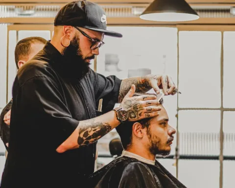 Il mondo dell’hair styling e dell’estetica in Italia sta per vivere una svolta epocale grazie a un nuovo disegno di legge presentato in Senato il 5 agosto 2025 dal senatore Renato Ancorotti di Fratelli d’Italia.