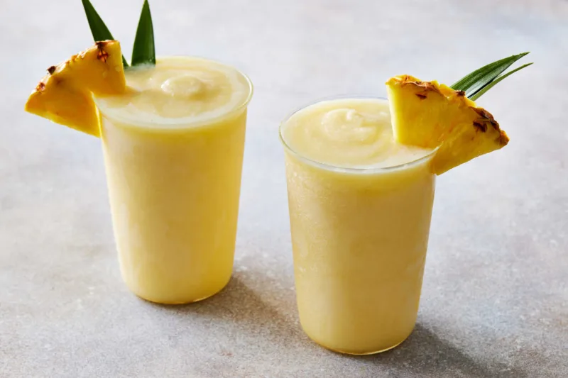 Cocktail Ghiacciati: Il Piacere Maschile dell’Estate che Sconfigge il Calore.