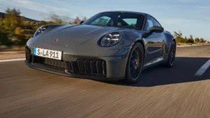 Porsche 911 Carrera 4 GTS Ibrida