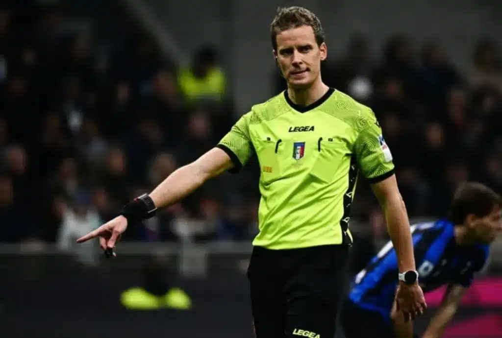 Oggi comincia il Campionato di Calcio Serie A 2025-26; ecco le principali novità dal punto di vista dei regolamenti di gioco e degli arbitri.