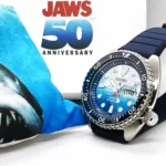 La Redazione di MondoUomo.it è riuscita a mettere le mano su uno dei 5.000 esemplari del Seiko Prospex Jaws 50th Anniversary Limited Edition, un tributo orologiero che celebra i 50 anni dello squalo bianco più famoso del cinema